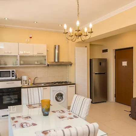 Divine Apartament 16 *