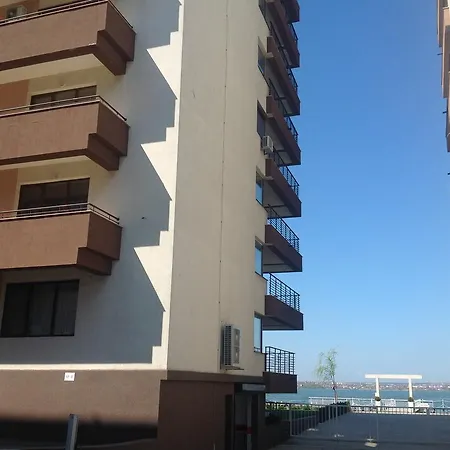 Divine Apartament 16 *